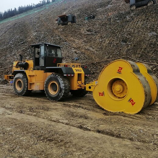 南京三角式衝擊壓路機租賃,高速修建衝擊壓路機